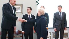 Arvydas Sabonis sveikinasi su Dalia Grybauskaite