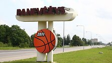 Panevėžio miesto ženklas papuo&scaron;tas krep&scaron;inio kamuoliu