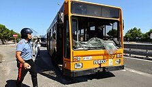 Protestuotojų apgadintas autobusas