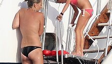 Kate Moss (kairėje)