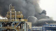 Gaisras &bdquo;Petrochina&ldquo; naftos perdirbimo gamykloje