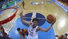 Pau Gasolis (su kamuoliu)