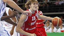 Andrejus Kirilenko (centre)