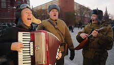 Karinis paradas Raudonojoje aik&scaron;tėje