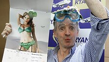 Michaelas o'Leary pristatė 2012-ųjų &bdquo;Ryanair&ldquo; kalendorių.