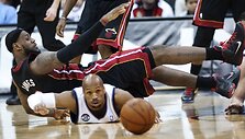 LeBronas Jamesas prie&scaron; Sundiata Gainesą