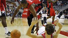 Toronto ekipos gretose vis dar nežaidė Linas Kleiza