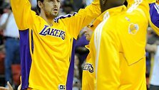NBA čempionai i&scaron;kovojo trečią pergalę ikisezoninėse rungtynėse