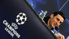 Valensijos futbolininkas Aritzas Adurizas spaudos konferencijoje