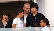 Enzo Zidane'as seka tėvo pėdomis
