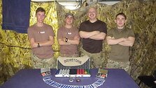 Afganistane tarnaujantys kareiviai sulaukė dovanų: kortų ir pokerio žetonų