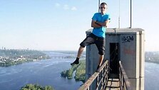 26-erių bebaimis rusas savo triukais &scaron;okiruoja pasaulį