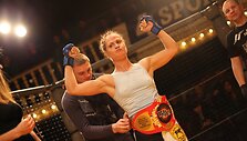 Inga Kalėdaitė laimėjo Baltijos moterų mėgėjų MMA čempionės diržą