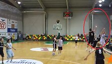 Pergalę i&scaron;plė&scaron;ęs žurnalisto trita&scaron;kis per i&scaron;keltas Arvydo Sabonio rankas