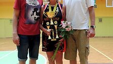 Mindaugas ir Saulius Kuzminskai su savo mama Zita
