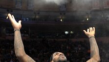 LeBronas Jamesas pelnė 32 ta&scaron;kus.