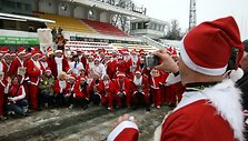 Begimo dalyviai prie&scaron; startą Vilniaus &bdquo;Žalgirio&ldquo; stadione
