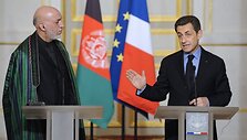 Hamidas Karzai (kairėje) ir Nicolas Sarkozy
