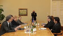 Prezidentės Dalios Grybauskaitės susitikimas su Islandijos užsienio reikalų ir i&scaron;orinės prekybos ministru Esuru Skarpjedinsonu