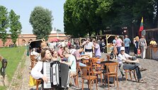 Jau antrus metus i&scaron; eilės Rusijos kultūros sostinė Sankt Peterburgas vasarą pasitiko &bdquo;Lietuvių senovės amatų ir kulinarijos tradicijų&ldquo; festivaliu