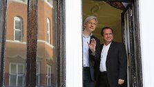 Julianas Assange'as susitiko su Ekvadoro diplomatijos vadovu