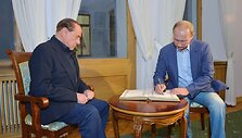 Silvio Berlusconi vizitu i&scaron;rei&scaron;kė palaikymą Vladimirui Putinui
