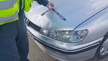 Automobilis partrenkė vienuolikmetę