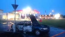 Degalinėje sudegė automobilis