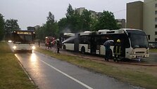 Liepsnos kėsinosi į autobusą