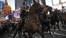 Aik&scaron;tėje susirinko tūkstančiai demonstrantų