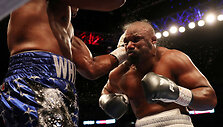 Dereckas Chisora prie&scaron; Dillianą Whyte'ą (mėlyna apranga)