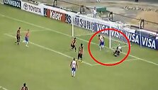 Klaidas daręs vartininkas į keitimą reagavo užpuldamas trenerį