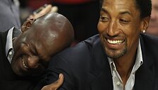 Michaelas Jordanas (kairėje) ir Scottie Pippenas