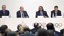 Jacques'as Rogge'as, Vladimiras Putinas, Ahmadas Al-Fahabas Al-Sabakas ir Aleksandras Žukovas
