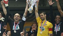 Taurė Liono &bdquo;Olympique&ldquo; futbolininkų rankose