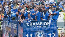&bdquo;Chelsea&ldquo; su trofėjumi grįžo į Londoną