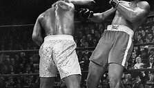 &bdquo;Amžiaus dvikova&ldquo; praminta Joe Frazierio (kairėje) ir Muhamedo Ali kova 1971 metais