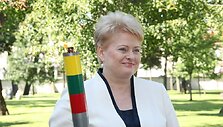 Lietuvos Respublikos Prezidentė Dalia Grybauskaitė perėmė simbolinę olimpinę ugnį.