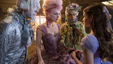 Richardas E. Grantas, Keira Knightley, Eugenio Derbezas ir Mackenzie Foy filme &bdquo;Spragtukas ir keturios karalystės&ldquo;