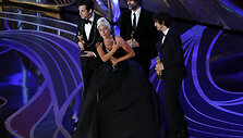 Lady Gaga su kitais dainos &bdquo;Shallow&ldquo; autoriais