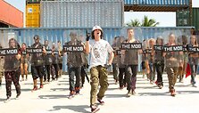 Adamas G. Sevanis filme &bdquo;&Scaron;okis hiphopo ritmu. Revoliucija&ldquo;