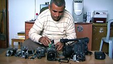 Kadras i&scaron; filmo &bdquo;5 sudužusios kameros&ldquo; (&bdquo;5 Broken Cameras&ldquo;)
