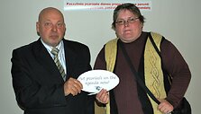 Lietuvos žvyneline sergančiųjų draugijos prezidentas Simanas Sta&scaron;aitis ir Lietuvos žvyneline sergančiųjų draugijos valdybos narė dr. Rita Asakavičiūtė