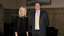 Lietuvos ambasadorius &Scaron;vedijoje Eitvydas Bajarūnas ir garbės konsule A.H.Eliasson J&auml;rn&ouml;