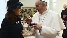 Argentinos prezidentė Cristina Kirchner su popiežiumi Pranci&scaron;kumi