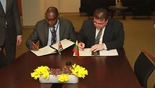 Lietuvos užsienio reikalų ministras Linas Linkevičius ir Surinamo nuolatinis atstovas Jungtinėse Tautose Henry L. Mac-Donaldas