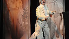 Keistuolių teatro spektaklis &bdquo;I&scaron;ėjau a&scaron; stotin&ldquo;