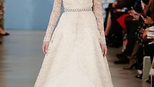 &bdquo;Oscar de la Renta&ldquo; vestuvinės kolekcijos modelis