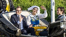 Princesė Victoria su vyru princu Danieliu (kairėje) ir broliu princu Carlu Philipu