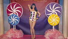 Va&scaron;kinė Katy Perry skulptūra